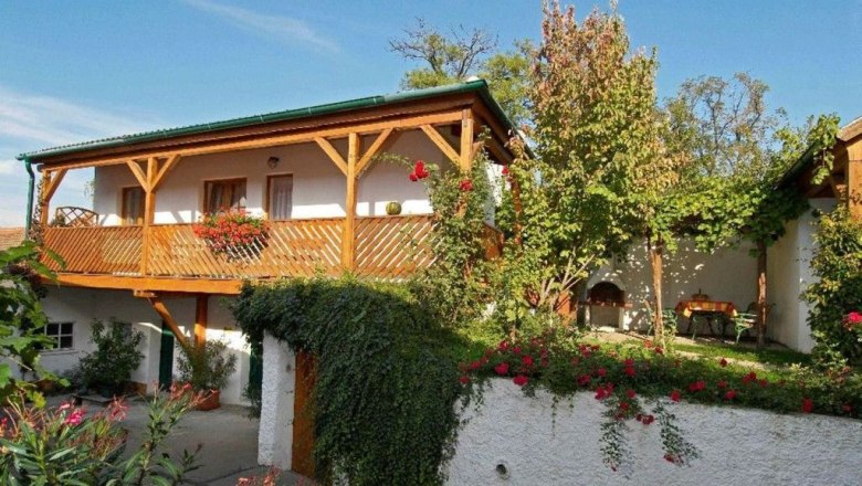 Ferienwohnungen Döller, © Peter Mödl Ferienwohnung mit Holzveranda und Garten.