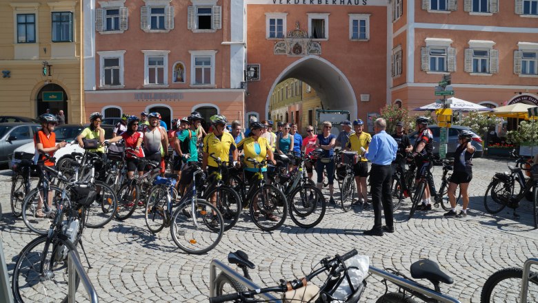 Die Radgruppe vorm Retzer Verderberhaus