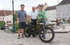 Mit dem neuen FAT-Bike v. l. n. r. DI Martin Stierböck, GF Reinhold Griebler, Daniel Wöhrer, © Retzer Land/S. Köhrer