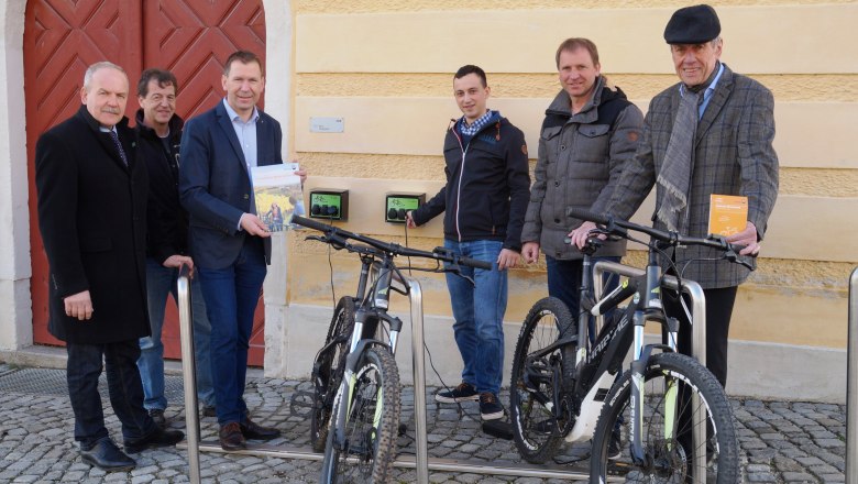 V.l.n.r.: Bürgermeister Helmut Koch, Gerhard Buchgraber, Stadtrat Stefan Lang, Daniel Wöhrer, Stadtrat Helmut Bergmann, Tourismusobmann Reinhold Griebler