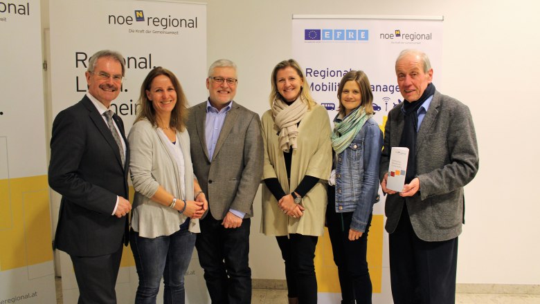 Foto (vlnr.): Landesrat Mag. Karl Wilfing, Geschäftsführerin v. LEADER Weinviertel Manhartsberg Mag. Renate Mihle, Obmann der Retzer Land Regionalvermarktung Bgm. Manfred Nigl, Jitka Kössler und DI Doris Fried von der NÖ.Regional.GmbH., Geschäftsführer Retzer Land Regionalvermarktung Reinhold Griebler, © NÖ.Regional