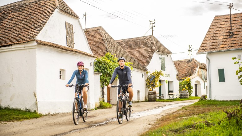 Genussvoll Radeln mit eBikes, © Weinviertel Tourismus / Robert Herbst