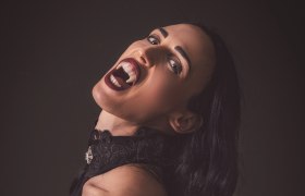 Dracula - Anja Hrauda, &copy; Helmut Daucher