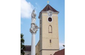 Kirchturm mit Mariensäule, © Peter Mödl